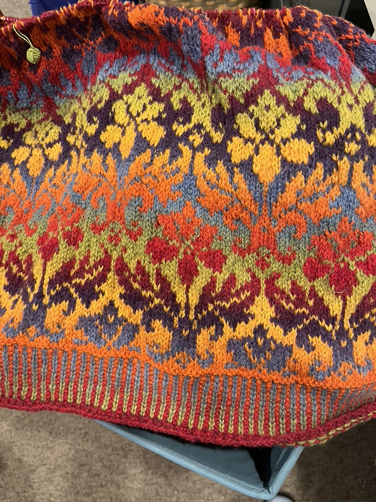 25 loom knitting patterns - Gathered